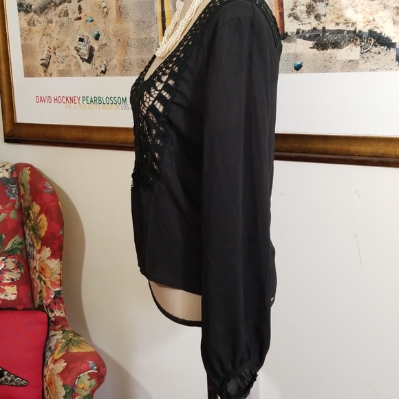 Black scoop neckline top. Size S - Picture 4 of 8